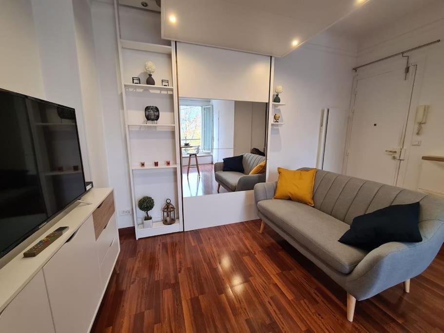 Studio A 2 Pas De La Gare 萨特鲁维尔 外观 照片