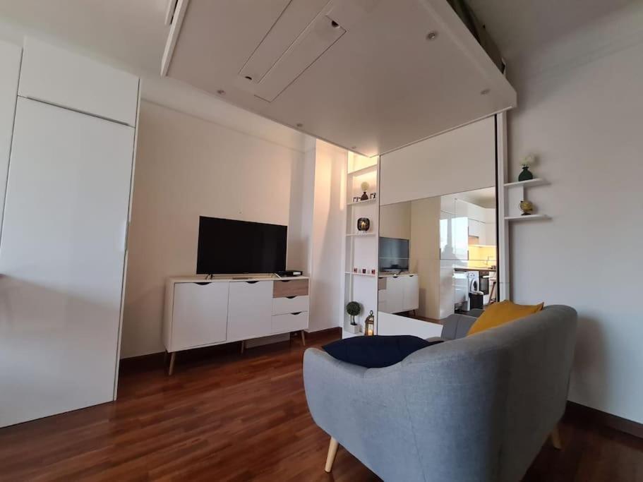 Studio A 2 Pas De La Gare 萨特鲁维尔 外观 照片