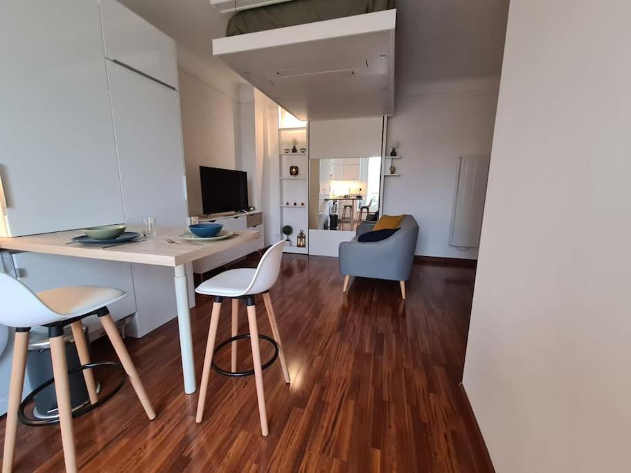 Studio A 2 Pas De La Gare 萨特鲁维尔 外观 照片