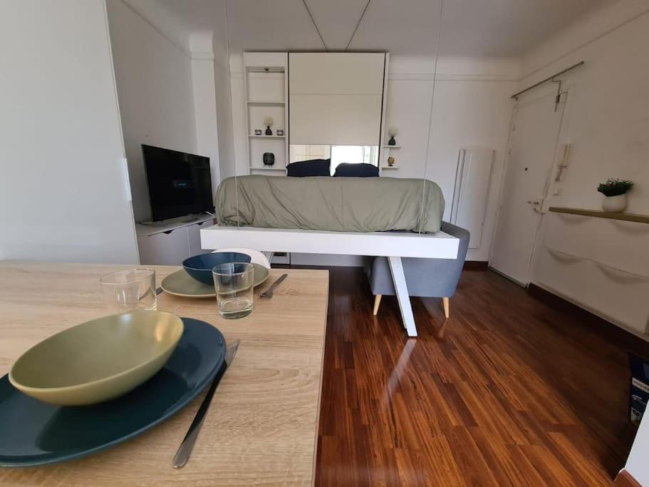Studio A 2 Pas De La Gare 萨特鲁维尔 外观 照片