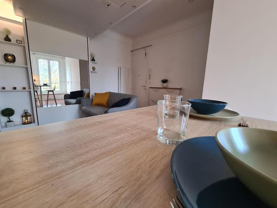 Studio A 2 Pas De La Gare 萨特鲁维尔 外观 照片